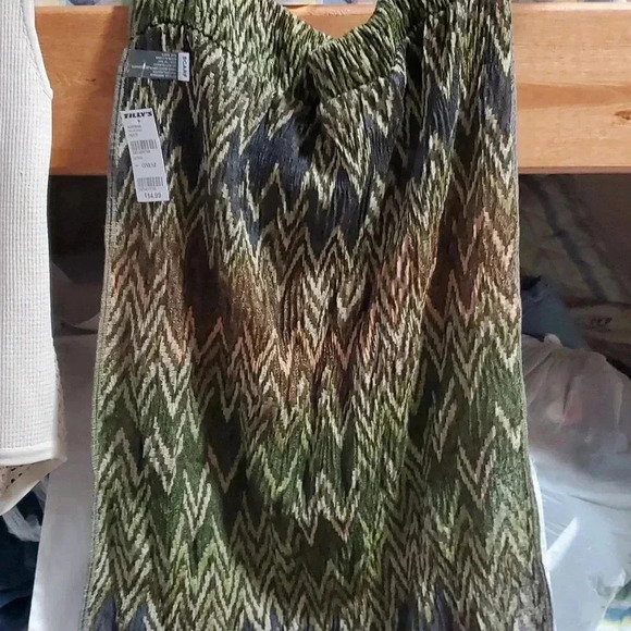 ☆☆☆Tillys infinity scarf - Picture 1 of 4